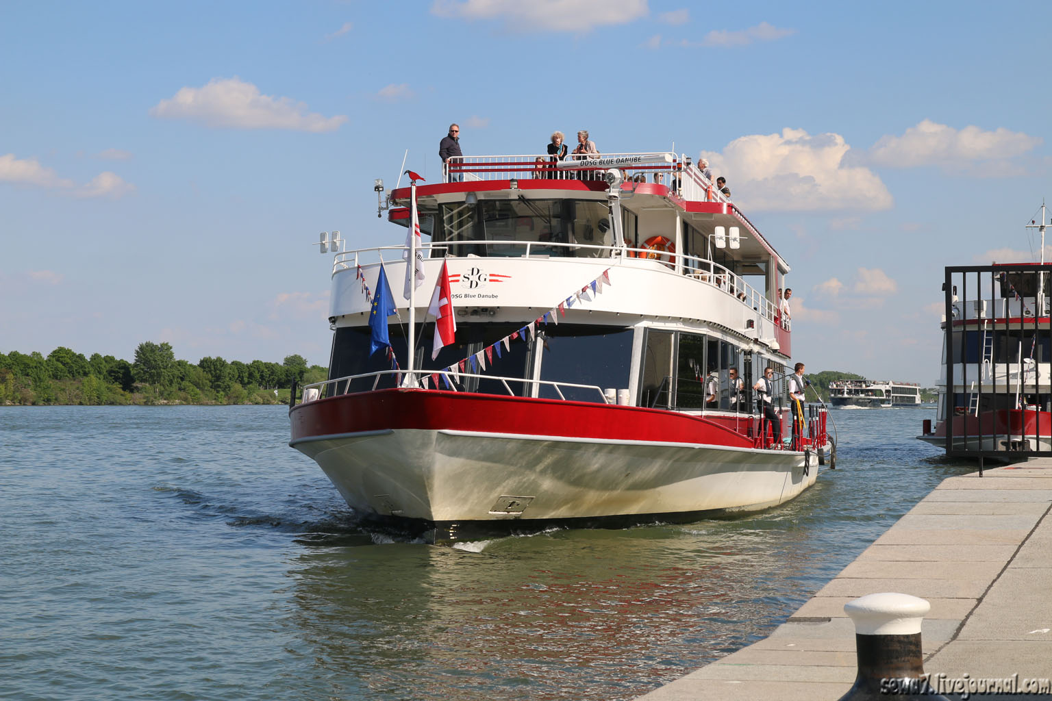 Прогулочный корабль