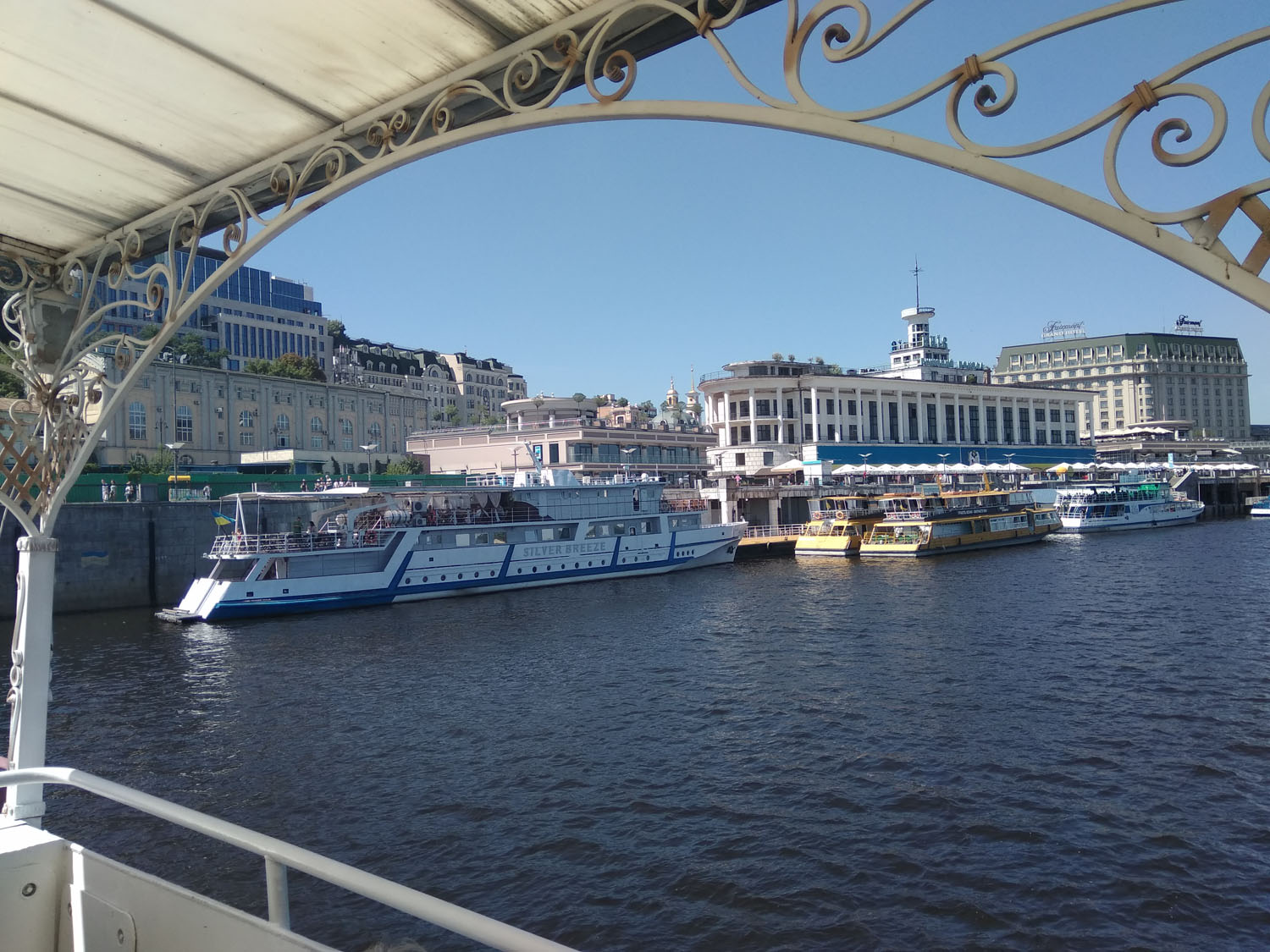 теплоход Днепр